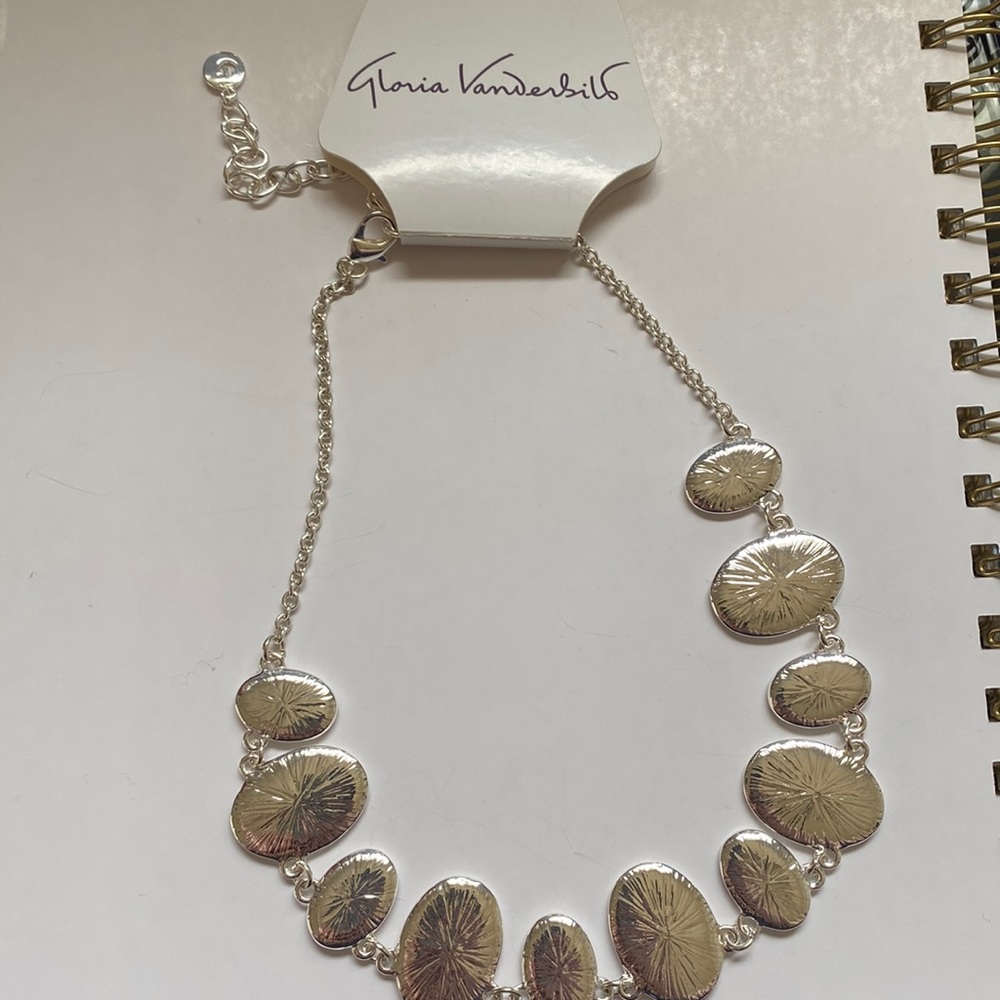 NWT Gloria Vanderbilt Silver Color Detailed Oval Necklace